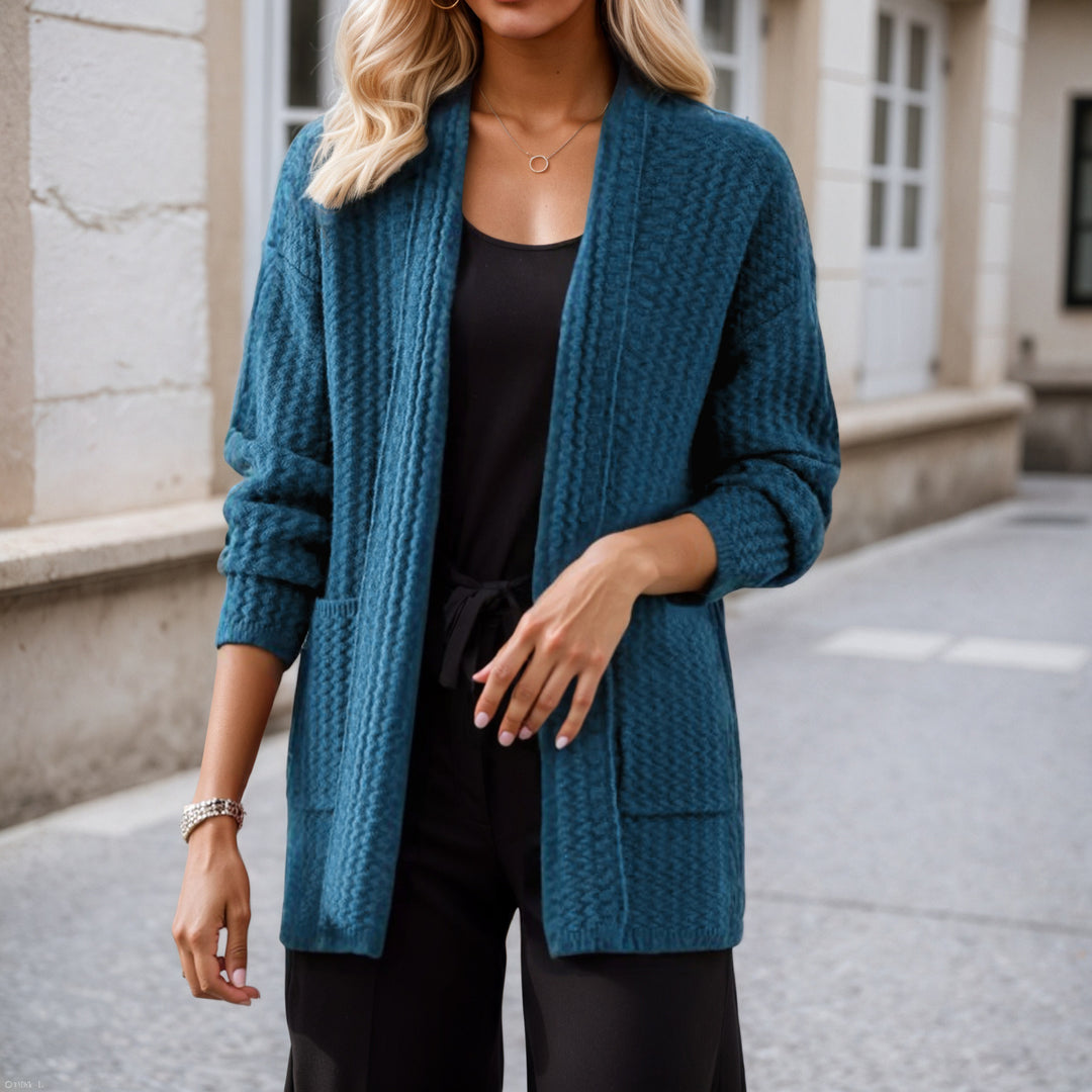 Damen Strickjacke mit modernen Zopfmustern und praktischen Taschen Drune