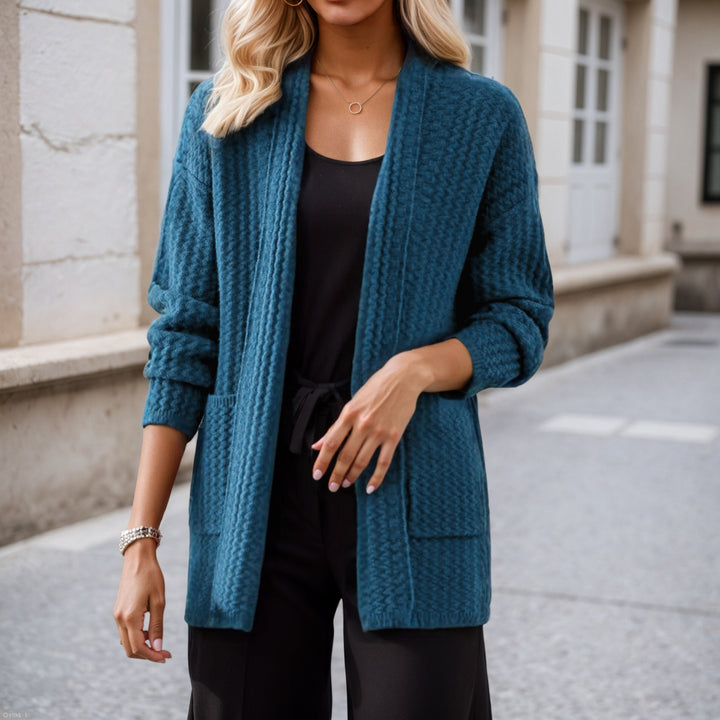 Damen Strickjacke mit modernen Zopfmustern und praktischen Taschen Drune