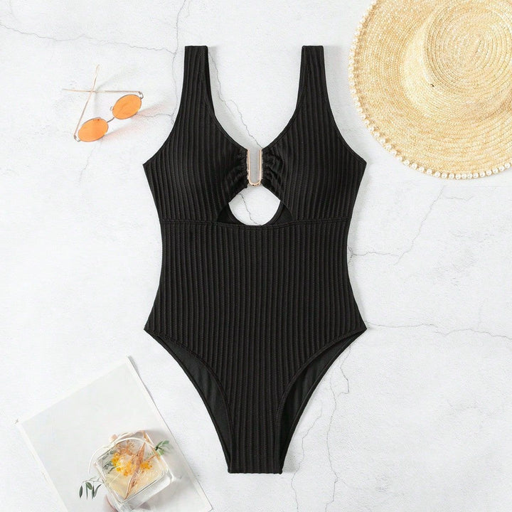 Damen Einteiler Badeanzug mit modischem Cut-Out und goldenen Akzenten Drune