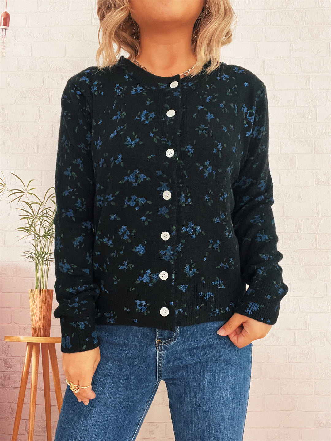 Damen gemütliche Strickjacke mit floralen Mustern und Knopfverschluss Drune