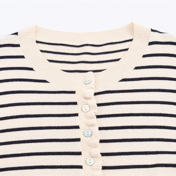 Damen modische gestreifte Strickjacke mit Rüschensaum und Knopfdetails Drune