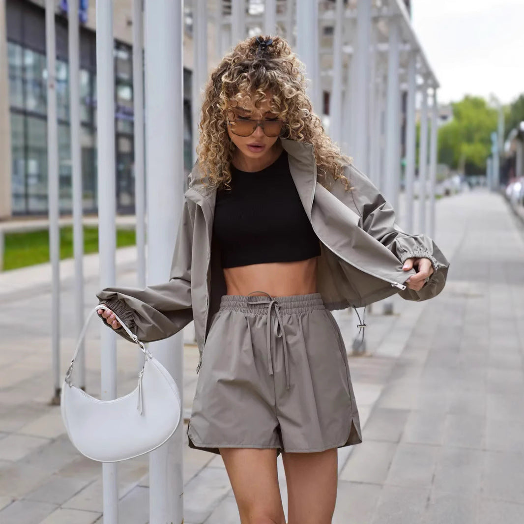 Damen modisches Sportset mit blousonartiger Jacke und lässigen Shorts Drune