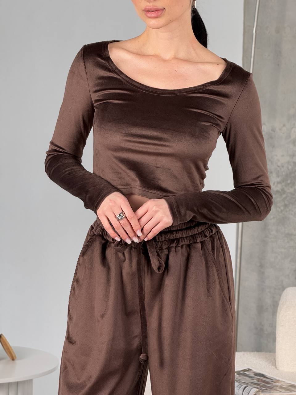 Damen bequeme und stilvolle Velours-Hose mit cropped Oberteil Drune