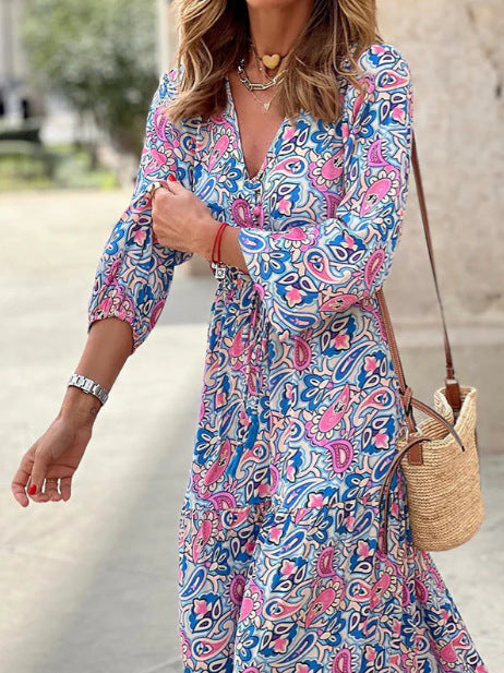 Damen Maxi-Kleid mit traditionellem floralen Muster und V-Ausschnitt Drune