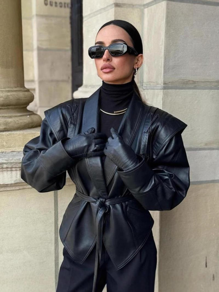 Damen modische Bikerjacke mit dekorativen Schnürdetails und eleganter Taillierung Drune