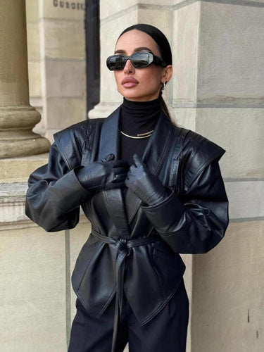 Damen modische Bikerjacke mit dekorativen Schnürdetails und eleganter Taillierung Drune