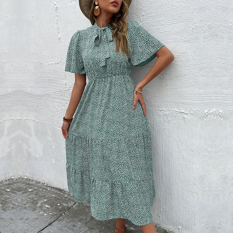 Damen Kleid mit kurzen Ärmeln und spielerischem Rüschendesign Drune