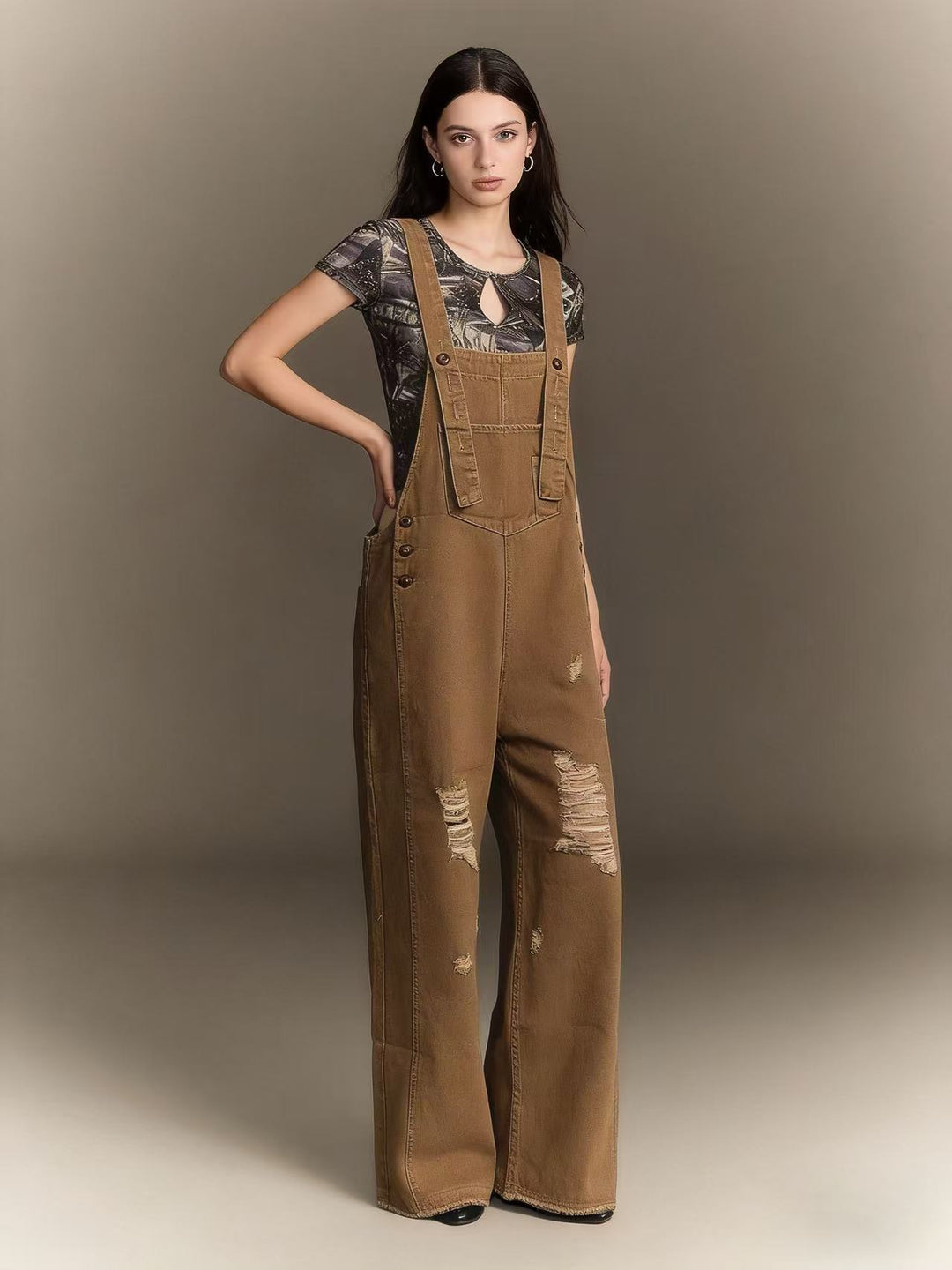 Damen nan moderne Baggy-Latzhose aus pigmentgefärbtem Stretch-Denim mit verstellbaren Trägern und sichtbaren Rissen Drune