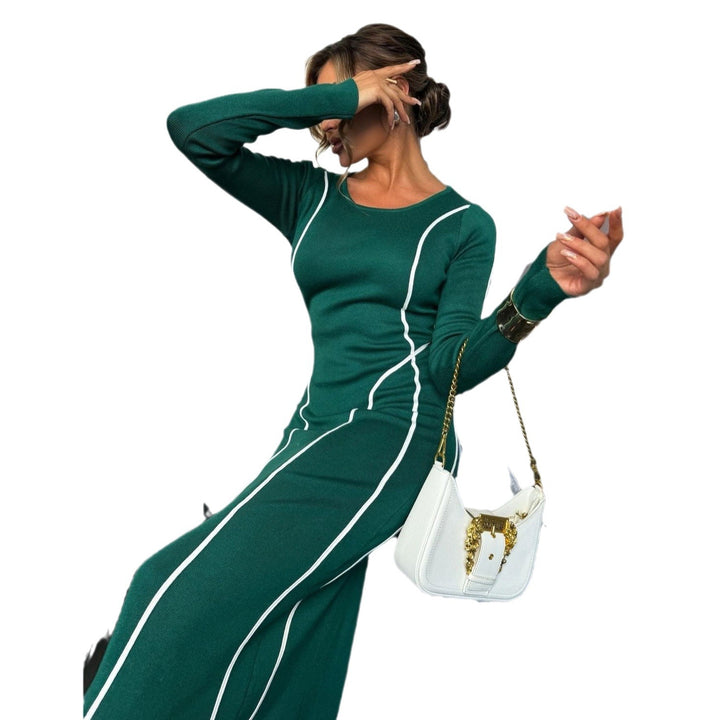 Damen Körperbetontes Strickkleid mit kontrastierenden Linien Drune