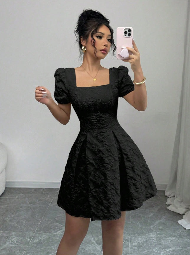 Damen Minikleid mit strukturiertem Blumendesign und Puffärmeln Drune