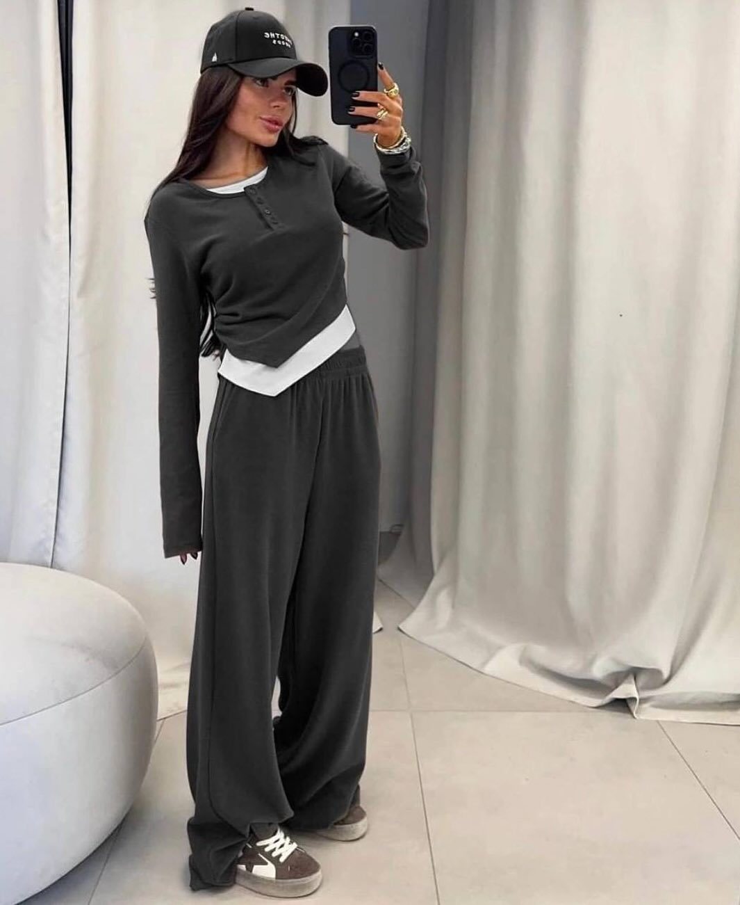 Damen gemütlicher Loungeanzug mit Langarmoberteil und weiter Hose Drune