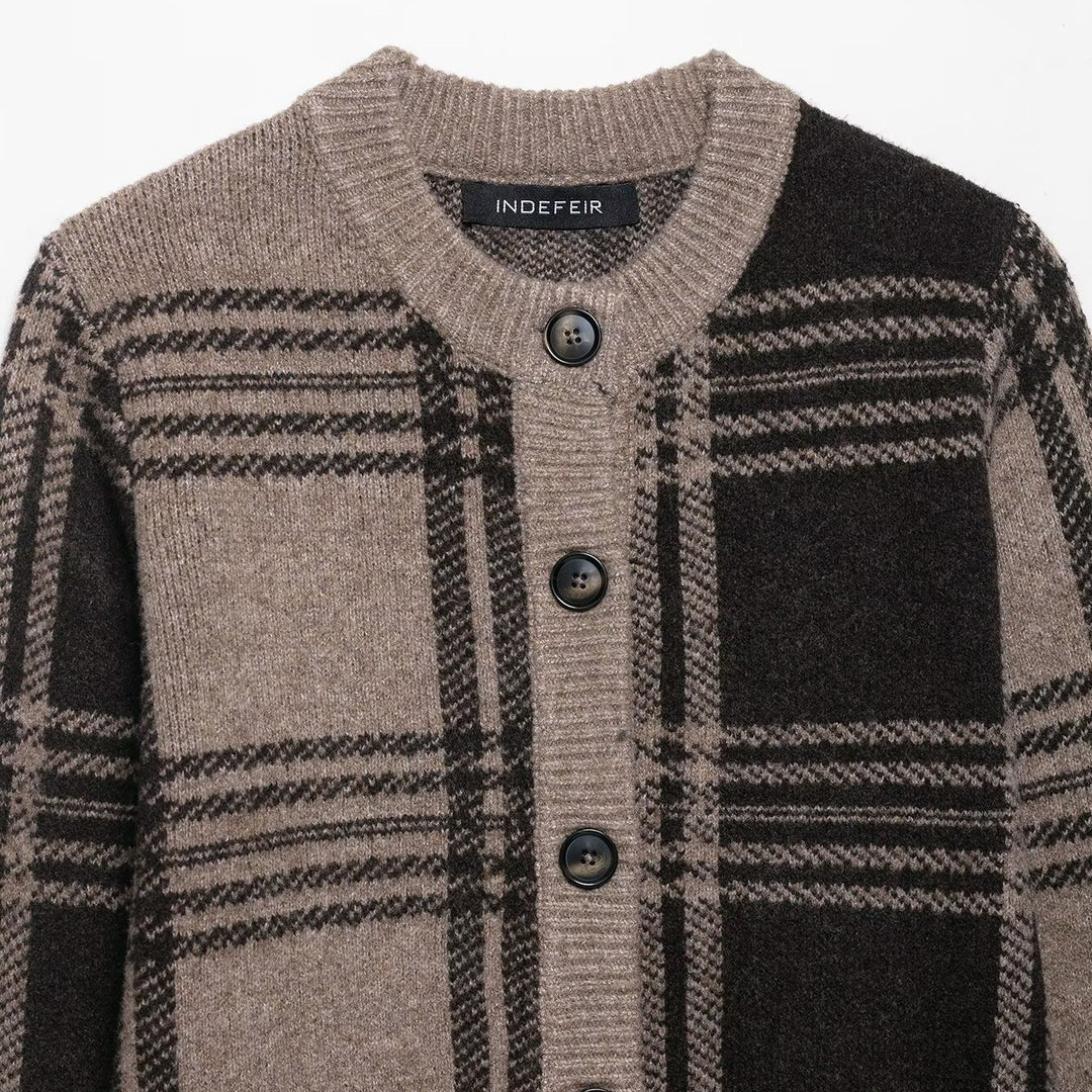 Damen Modische Karostrickjacke mit Knopfleiste und Rundhalsausschnitt Drune