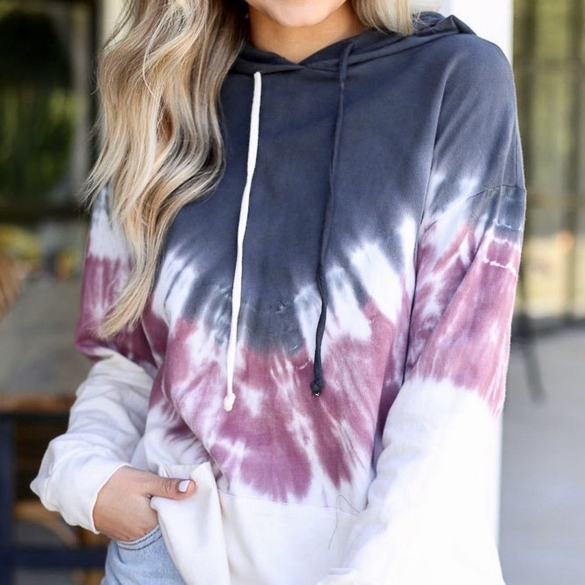 Damen Hoodie mit buntem Batikmuster und praktischer Kängurutasche Drune