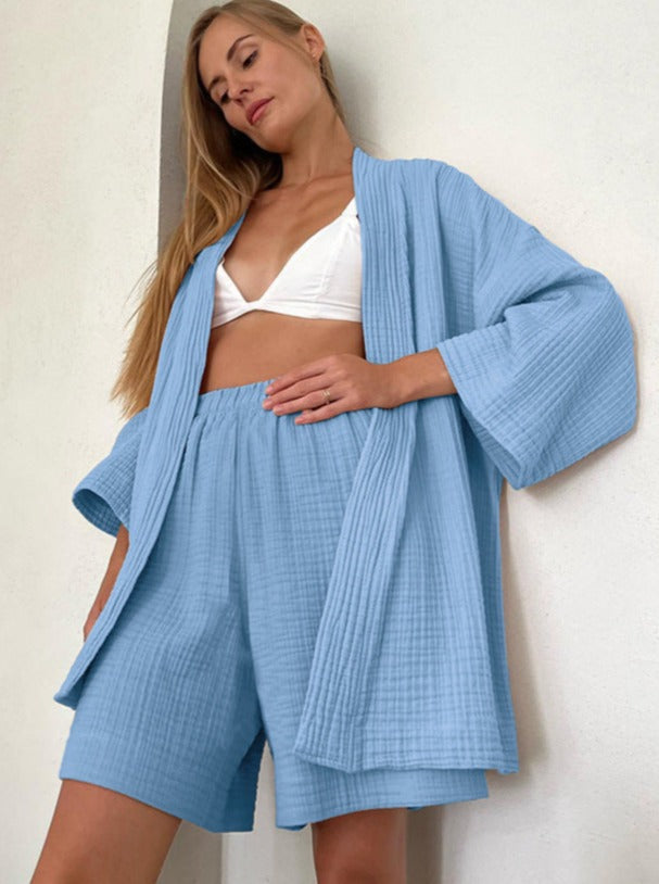 Drune Set für Zuhause: Locker sitzende Strickjacke und Shorts