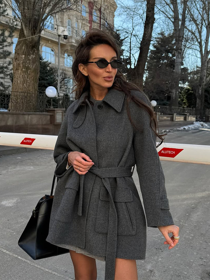 Damen eleganter Wollmantel mit praktischen Taschen und Bindegürtel Drune