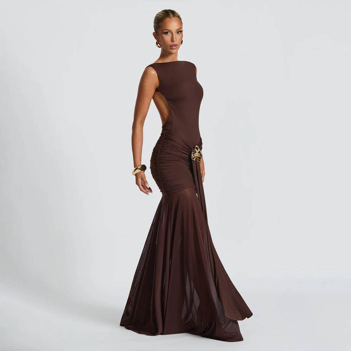 Damen elegantes bodenlanges Abendkleid mit raffinierten Fältchen und dekorativer Brosche Drune