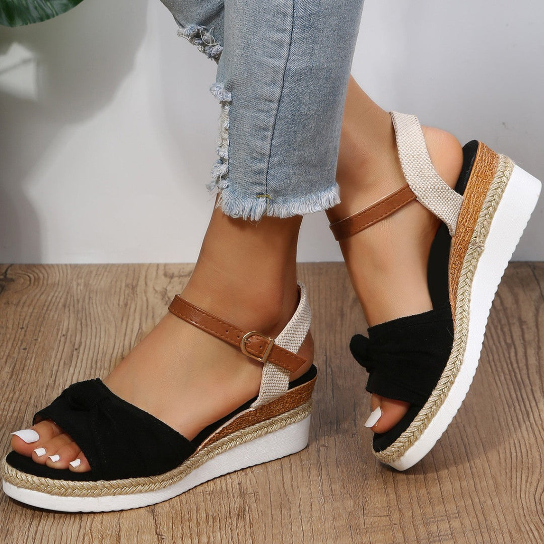 Damen Wedge-Sandalen mit raffiniertem Knoten-Detail und komfortablem Fußbett Drune