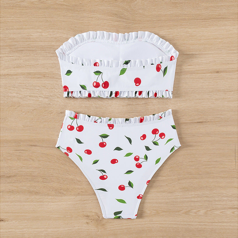 Damen Bandeau-Bikini mit fröhlichem Kirschmuster und eleganter Rüsche Drune