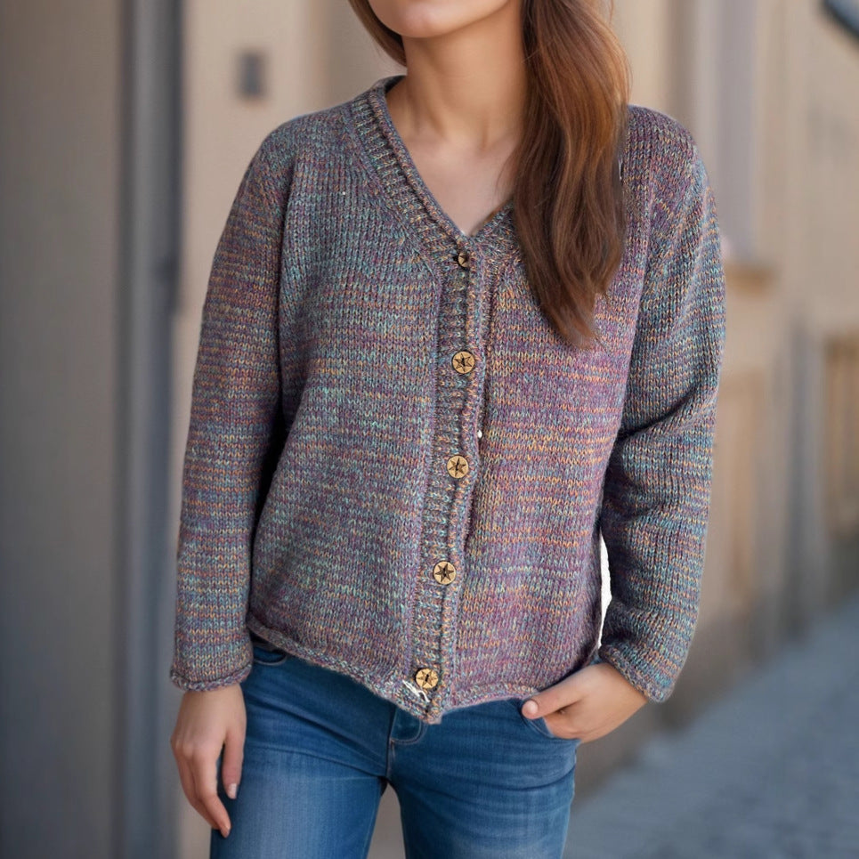 Damen Strickjacke mit kreativem Farbmuster und goldenen Knöpfen Drune