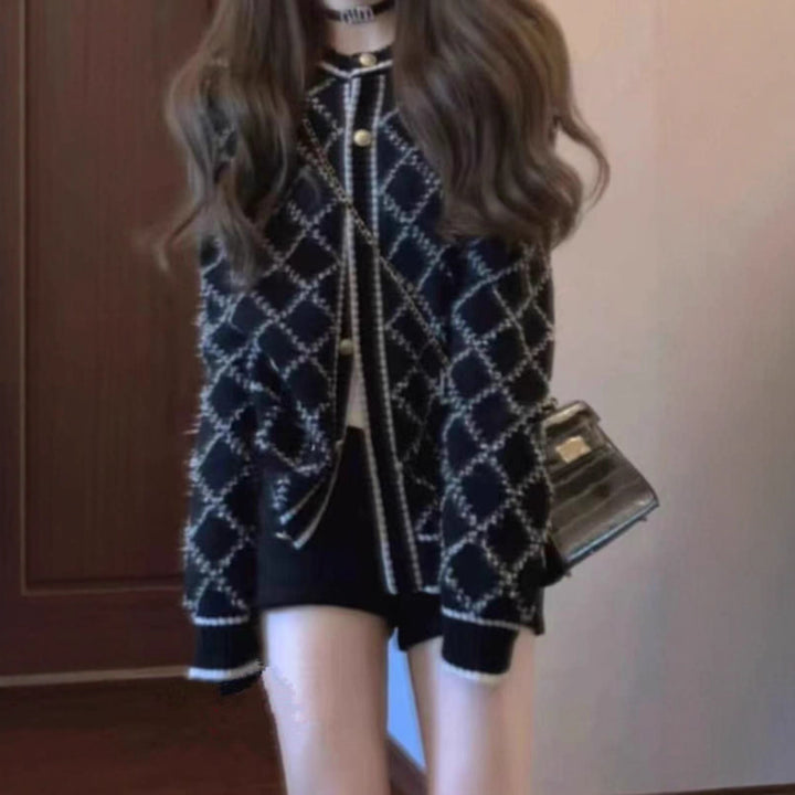 Damen modischer Strickcardigan mit eleganter Rautenmusterstruktur und goldenen Knöpfen Drune
