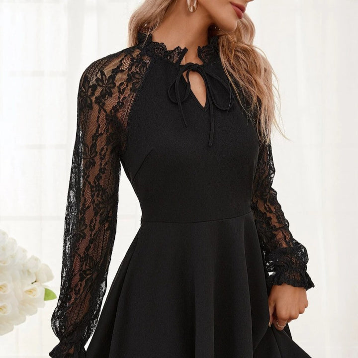 Damen Kleid mit Spitzenärmeln und Taillenschnitt Drune