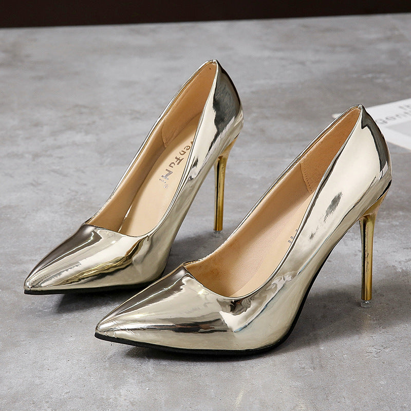 Damen  spitze Pumps mit schmalem Stilettoabsatz und spiegelnder Lackoptik Drune