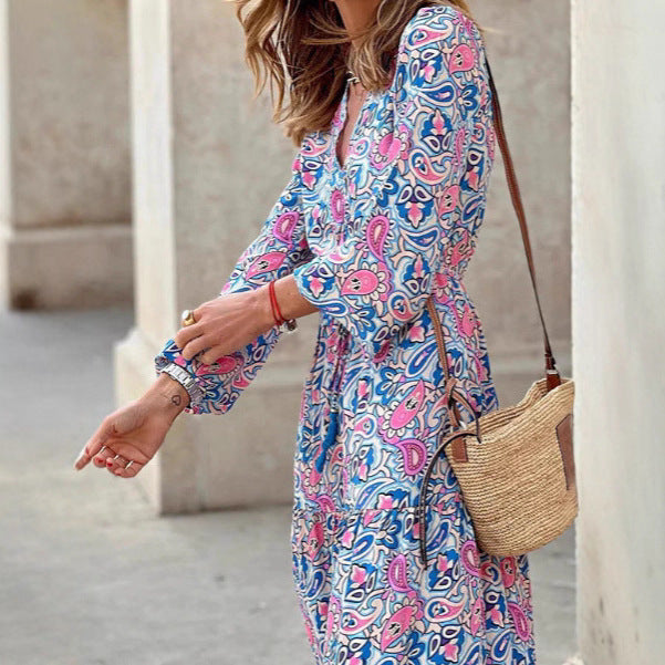 Damen Maxi-Kleid mit traditionellem floralen Muster und V-Ausschnitt Drune