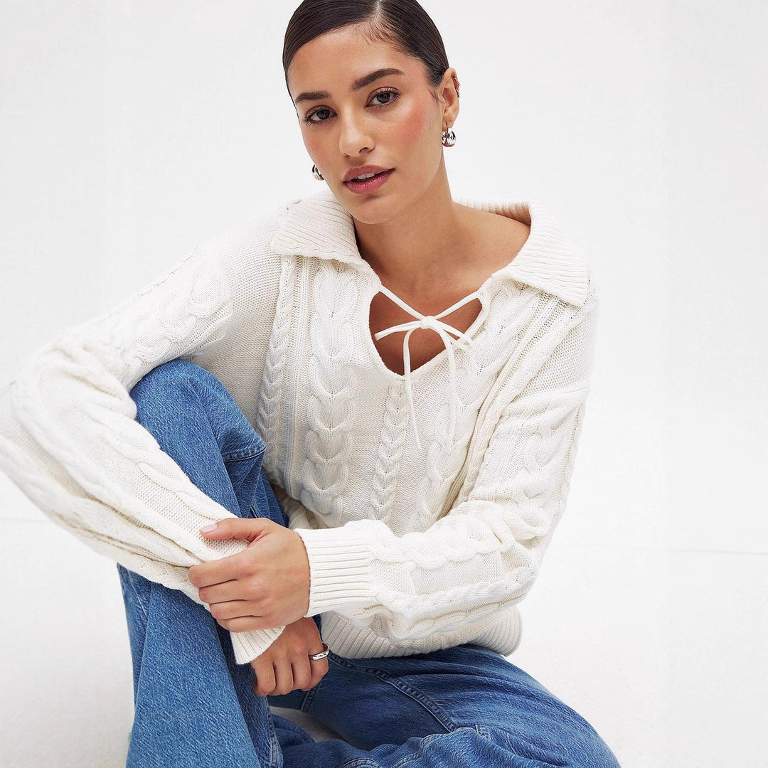 Damen Grobstrickpullover mit romantischem Kragen und praktischen Schnürdetails Drune