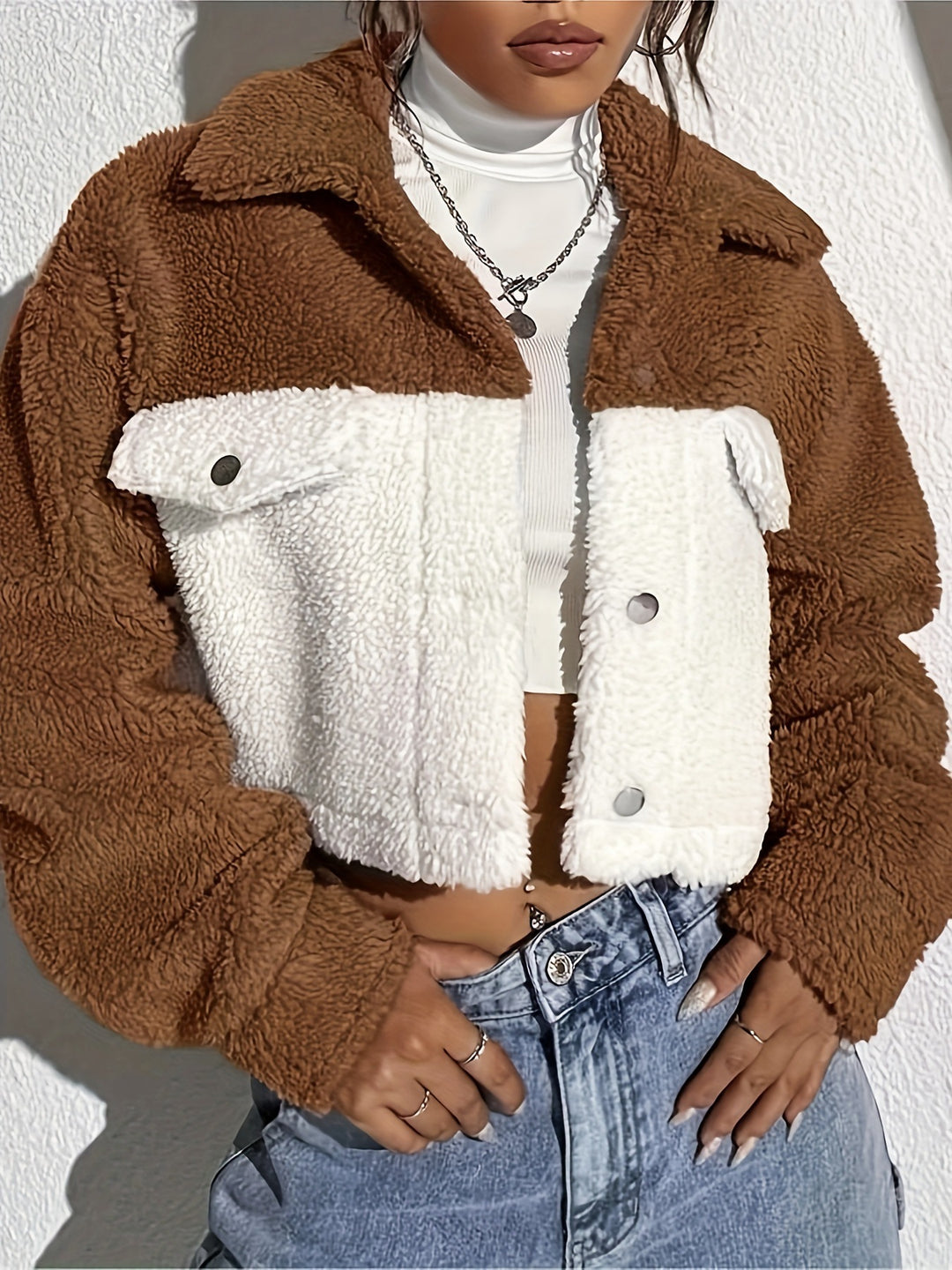 Damen Kuscheljacke mit kontrastierendem Felllook und modischen Druckknöpfen Drune