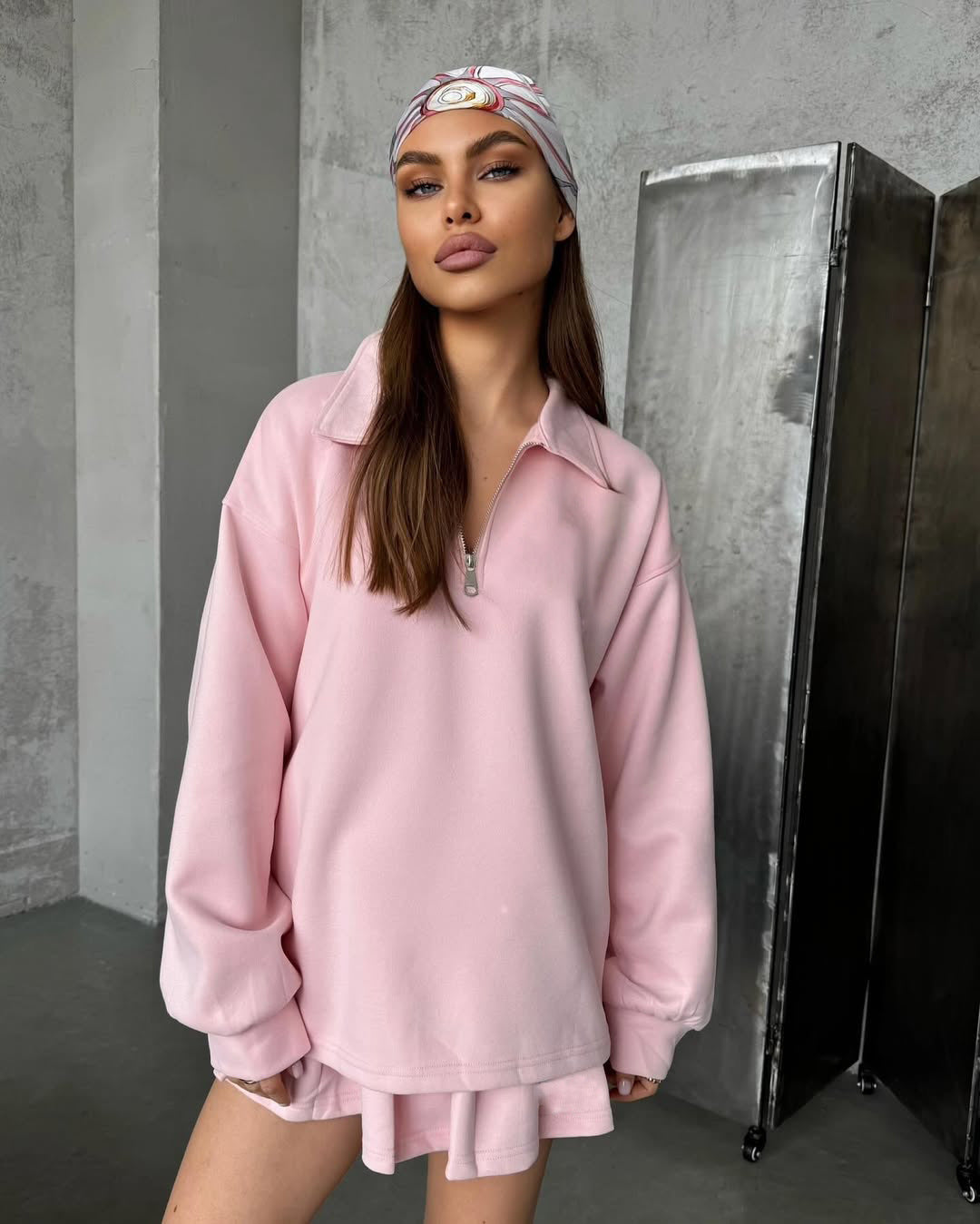 Damen Sportliches Sweatshirt mit Zipper und passendem Rock Drune
