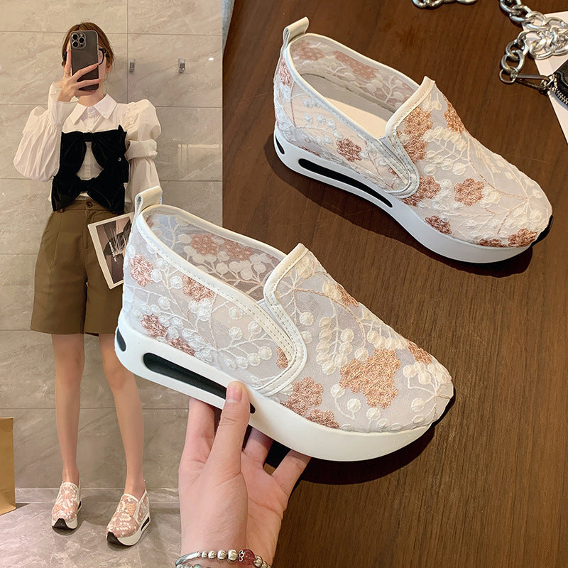 Damen Komfortable Sneaker mit floralem Stickmuster und rutschfester Sohle Drune