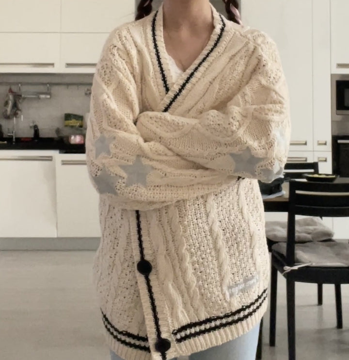 Damen Grobstrickjacke mit Sternen-Details und dekorativen Knöpfen Drune