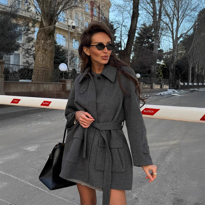 Damen eleganter Wollmantel mit praktischen Taschen und Bindegürtel Drune