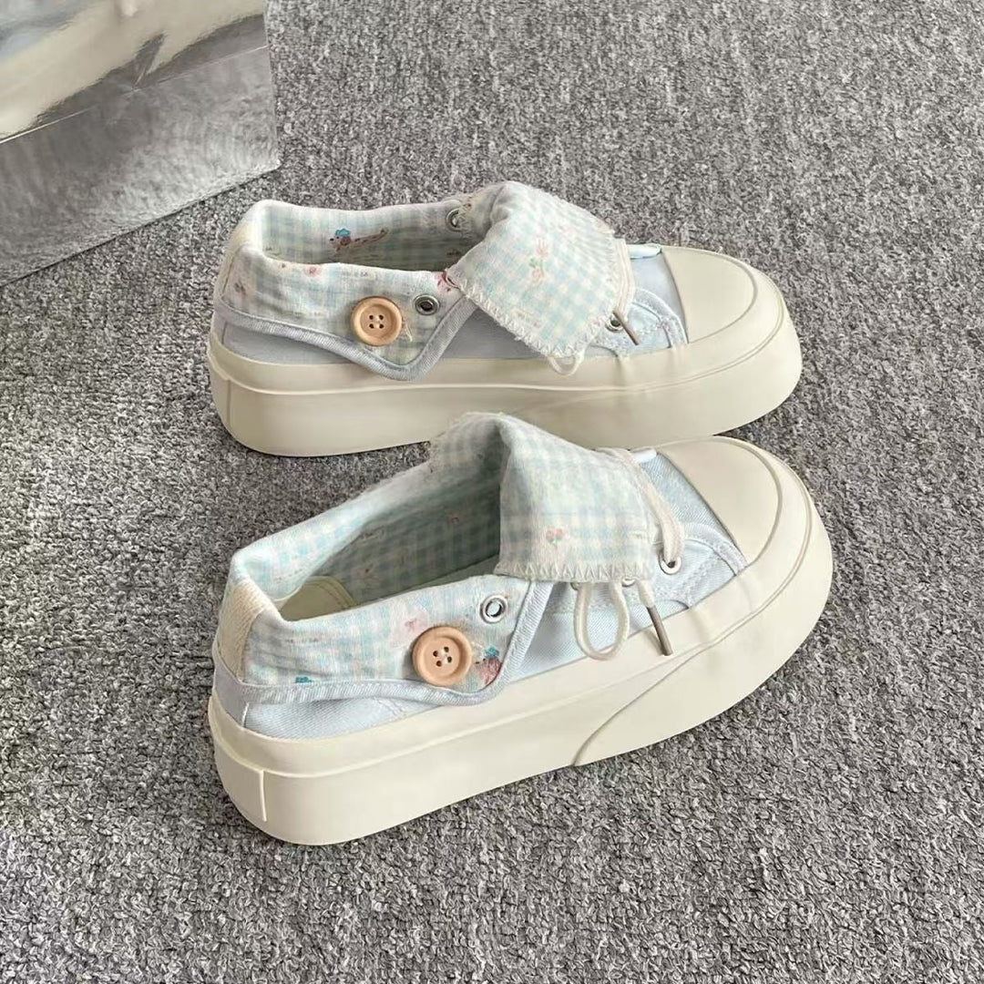 Damen Modische Sneakers mit besonderen Knopf-Details und verspieltem Karomuster Drune