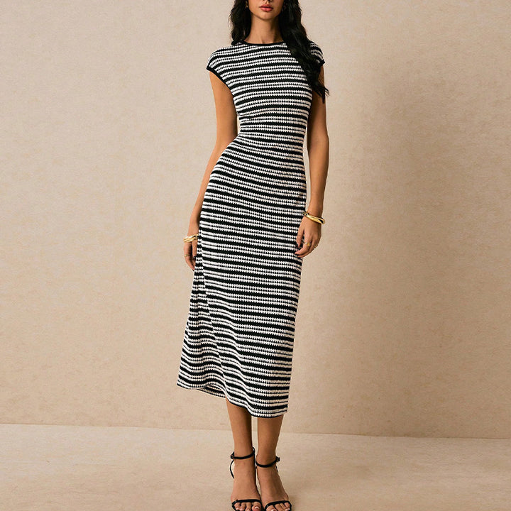 Damen Midi-Strickkleid mit schmalem Schnitt und eleganten Akzenten Drune