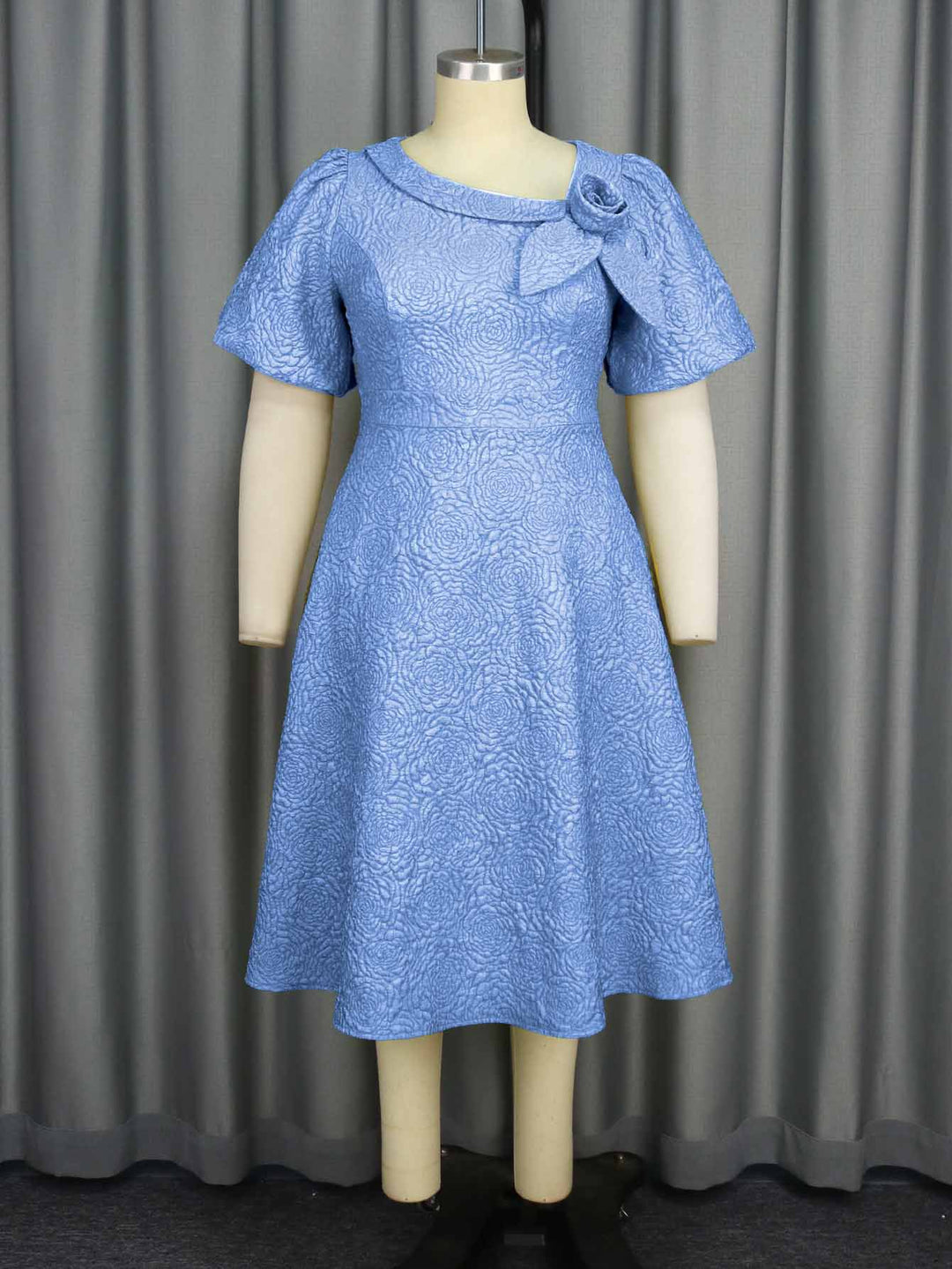 Damen Kleid mit elegantem Blumendruck und dekorativer Schleifenverzierung Drune