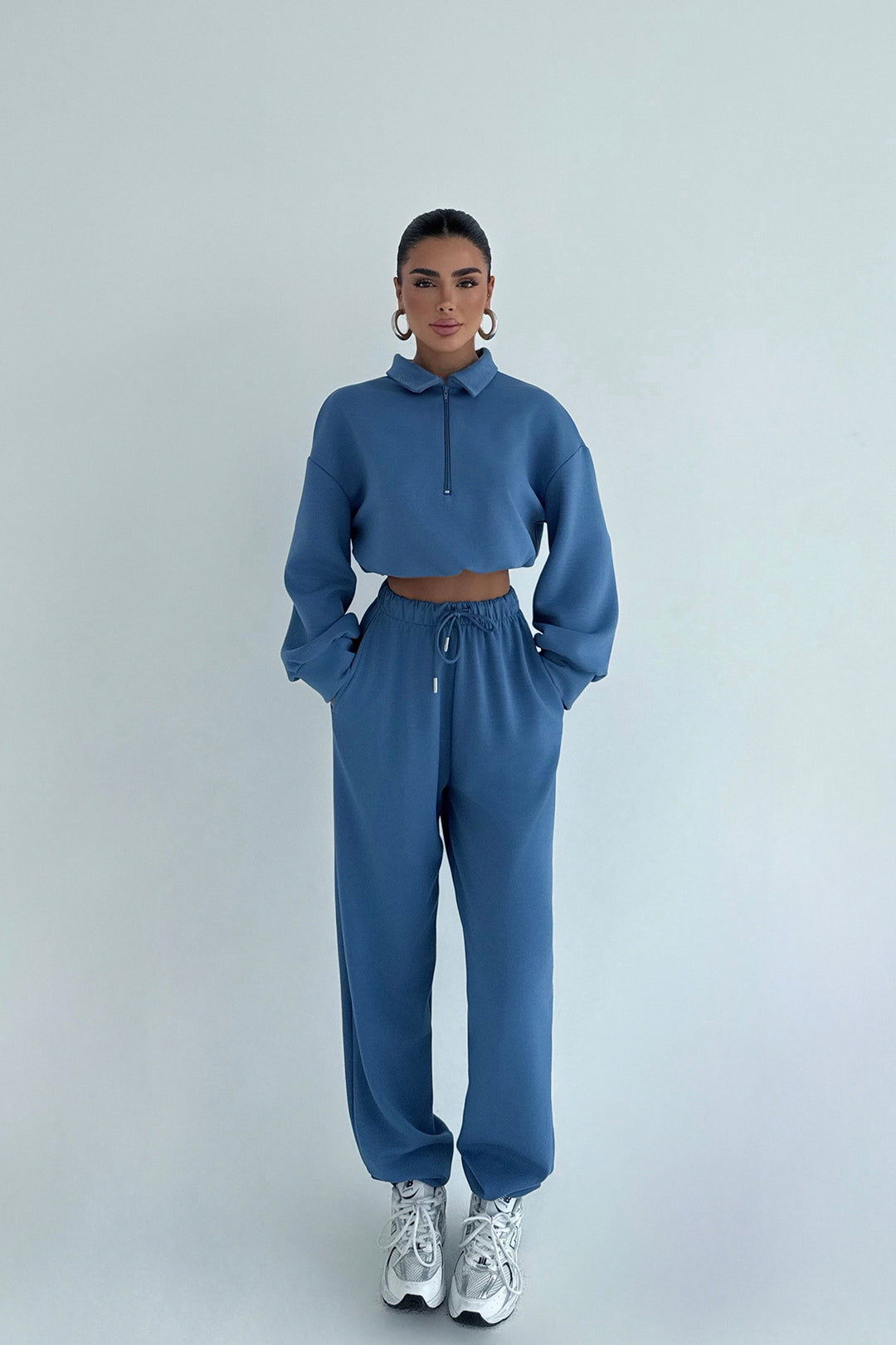 Damen cropped Sportanzug mit hohem Stehkragen und Zipper Drune