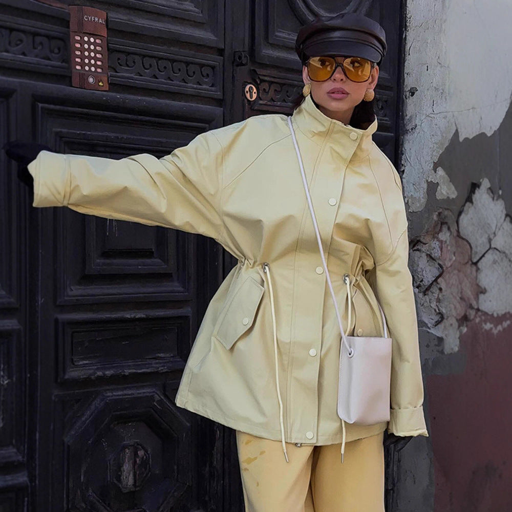 Damen Modische Regenjacke mit verstellbarem Taillenzug und praktischen Taschen Drune
