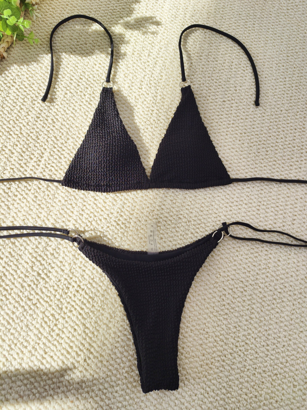 Damen Triangel-Bikini mit strukturiertem Gewebe und eleganten Ringverzierungen Drune