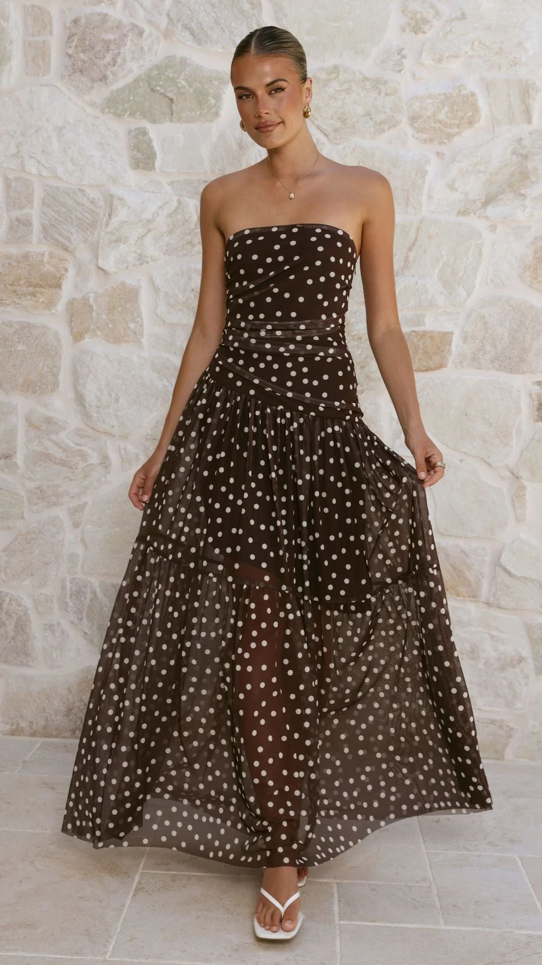 Damen Maxikleid mit schulterfreiem Schnitt und verspieltem Punktenmuster Drune