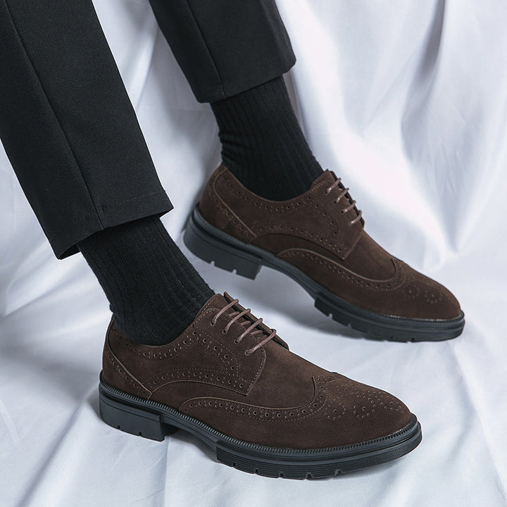 Herren Brogue-Derby aus Veloursleder mit gepolstertem Komfortfußbett und profilierter Gummilaufsohle Drune