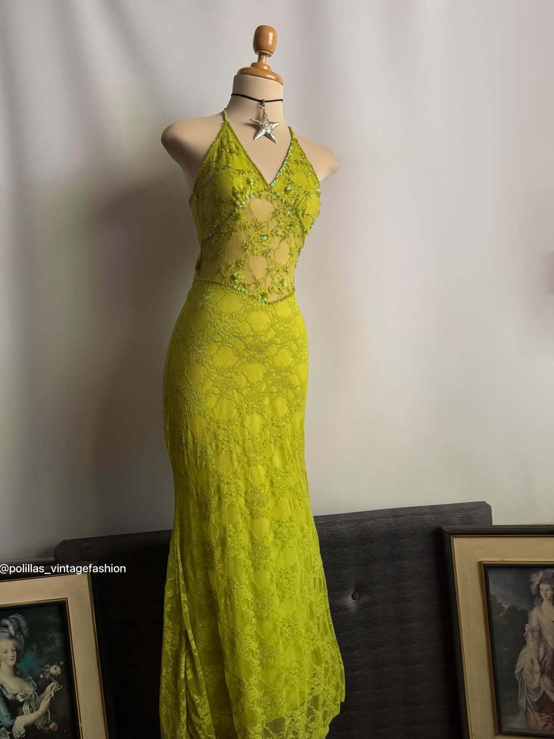 Damen Elegantes Spitzenkleid mit raffiniertem Schnitt Drune