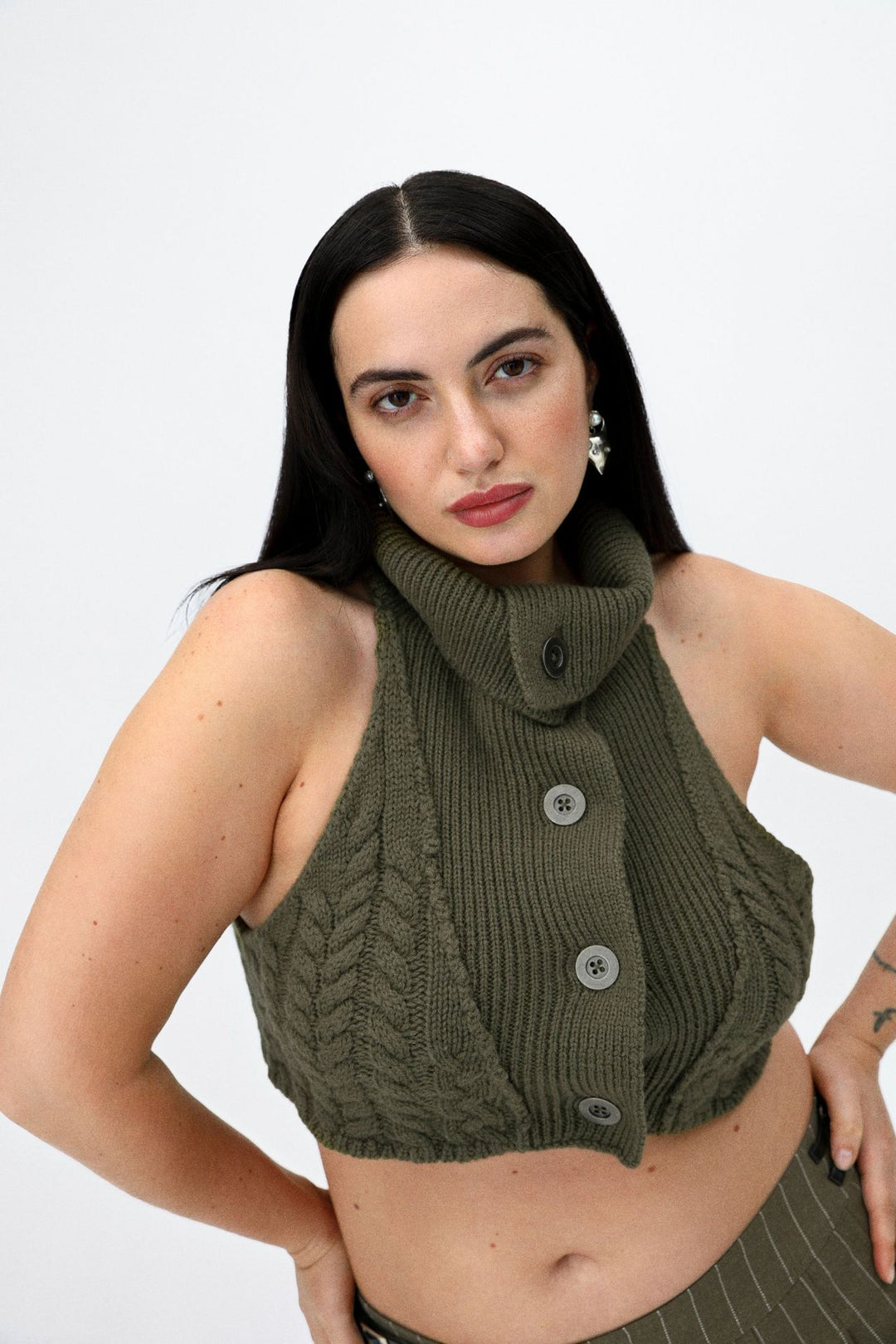 Damen gehäkeltes Crop-Oberteil mit hochgeschlossenem Kragen und Knopfleiste Drune
