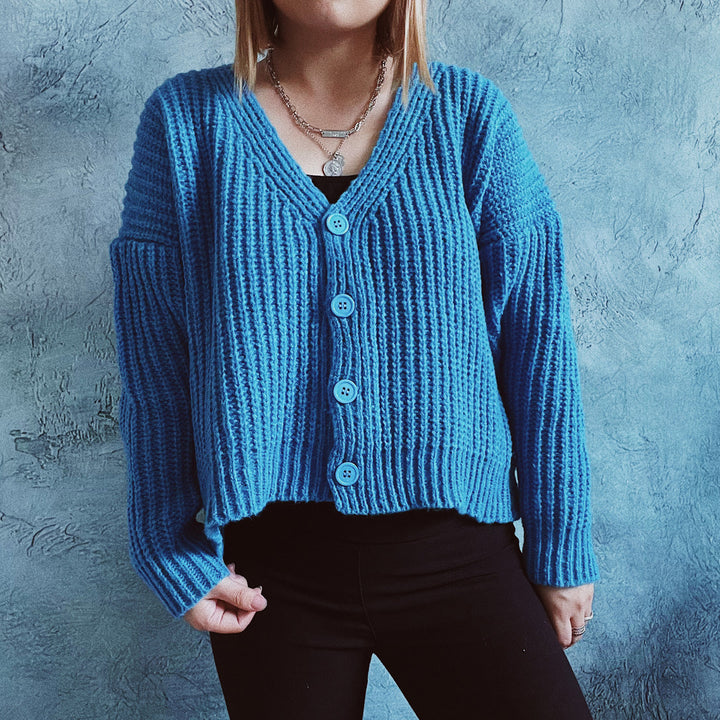 Damen kuschelige Strickjacke mit modernen Knopfdetails und weitem Schnitt Drune