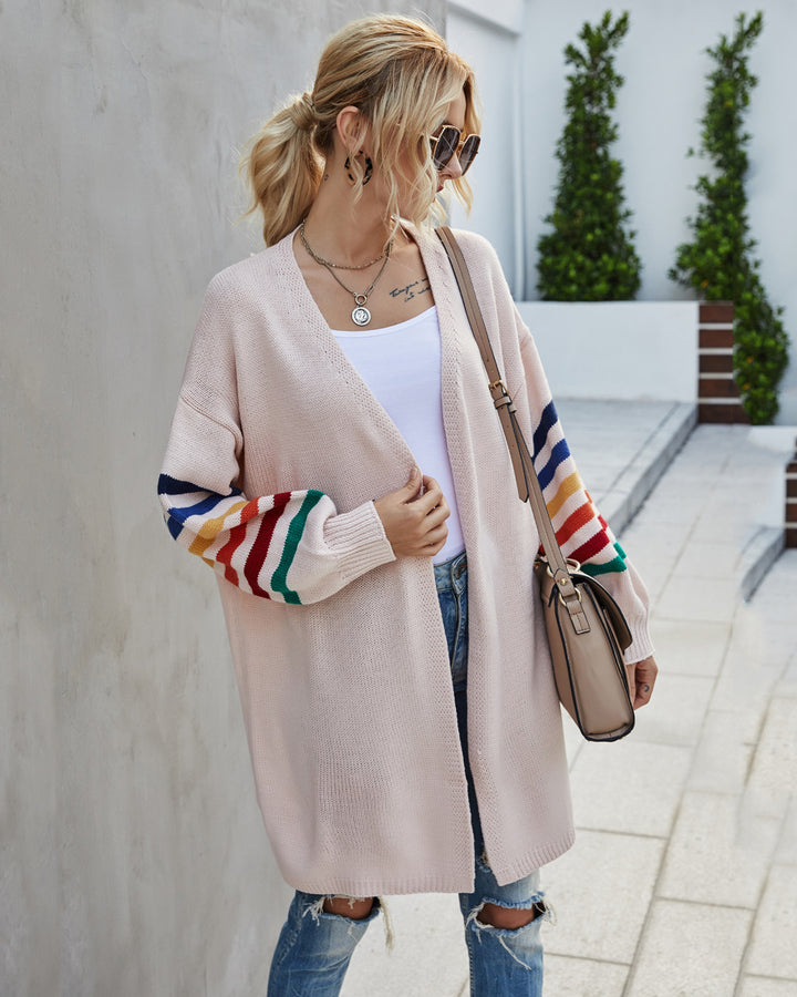 Damen gemütliche Strickjacke mit farbigen Ärmeln Drune
