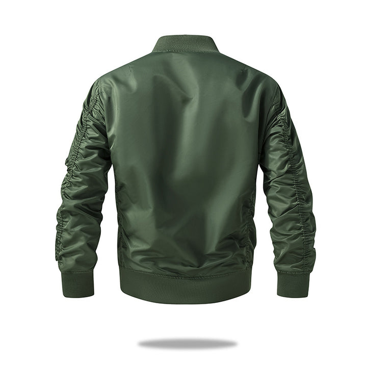 Herren -beschichtete Nylon-isolierte Bomberjacke mit gerüschtem Ärmel-Detail, Reißverschluss-Nutzentasche und Knopfklappen-Eingriffstaschen Drune