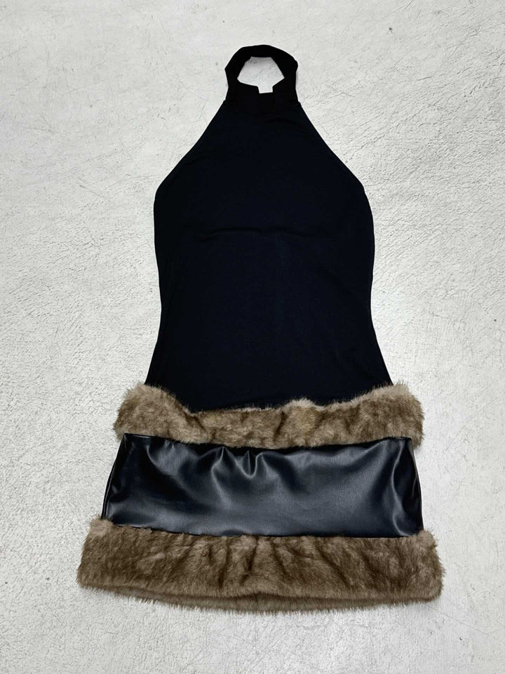 Damen modisches Halterkleid mit luxuriösem Kunstfellsaum Drune