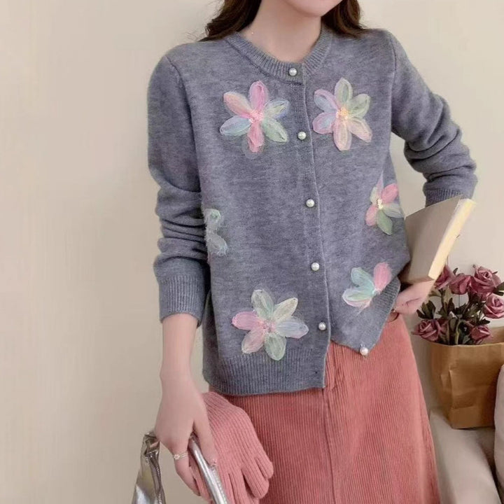 Damen Strickjacke mit floralen Stickereien und Knopfverschluss Drune