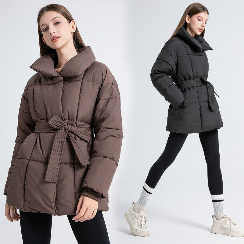 Damen Komfortable und elegante Pufferjacke mit Gürtel und hohem Kragen Drune