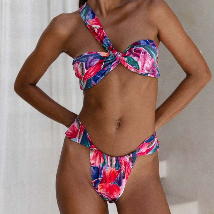 Damen Bandeau-Bikini mit asymmetrischen Trägern und modischen Wickeldetails Drune